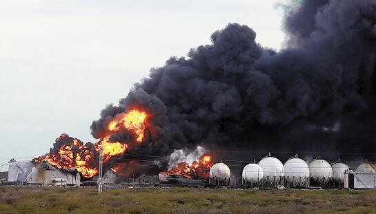 加油站的地下儲油罐、加油機、管理室和加油站場所防火